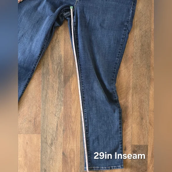 Levi Jeans classic cut women's size 16 Med Blue - Picture 7 of 14